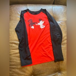 Long sleeve, loose fit, heat gear, boys under Armour size medium.